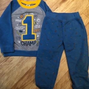 Sweatpants & Sweatshirt Set